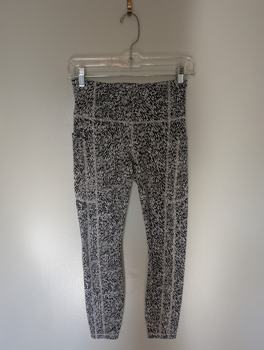 Athleta Ultimate Stash Textured 7/8 Tight Leggings Black White Small